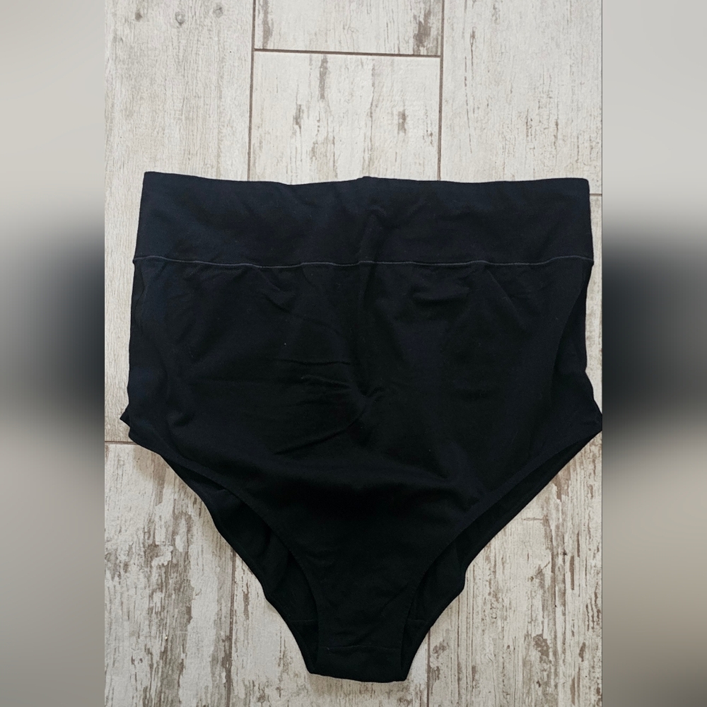 Snag High-Waisted Black Briefs Size H